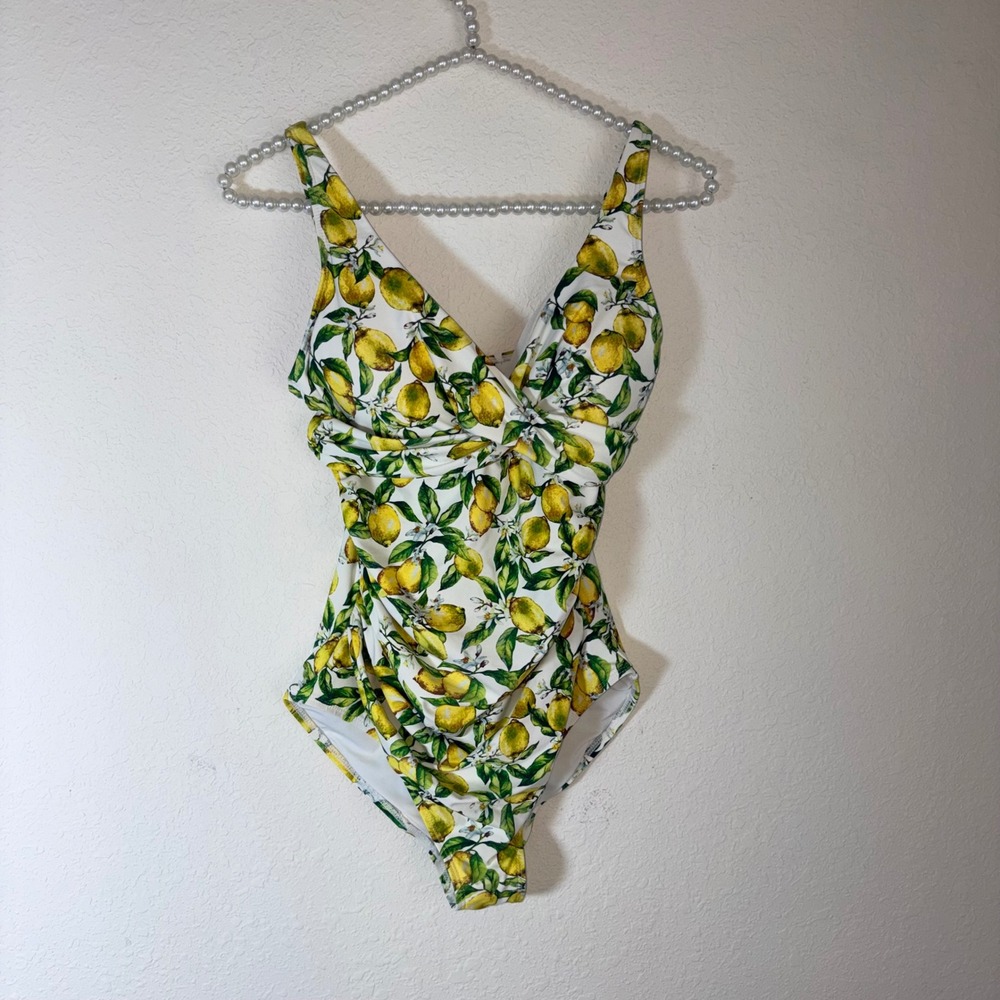Nip tuck One Piece Swimsuit 4 White Lemon Ruched Tummy Control V-Neck beach